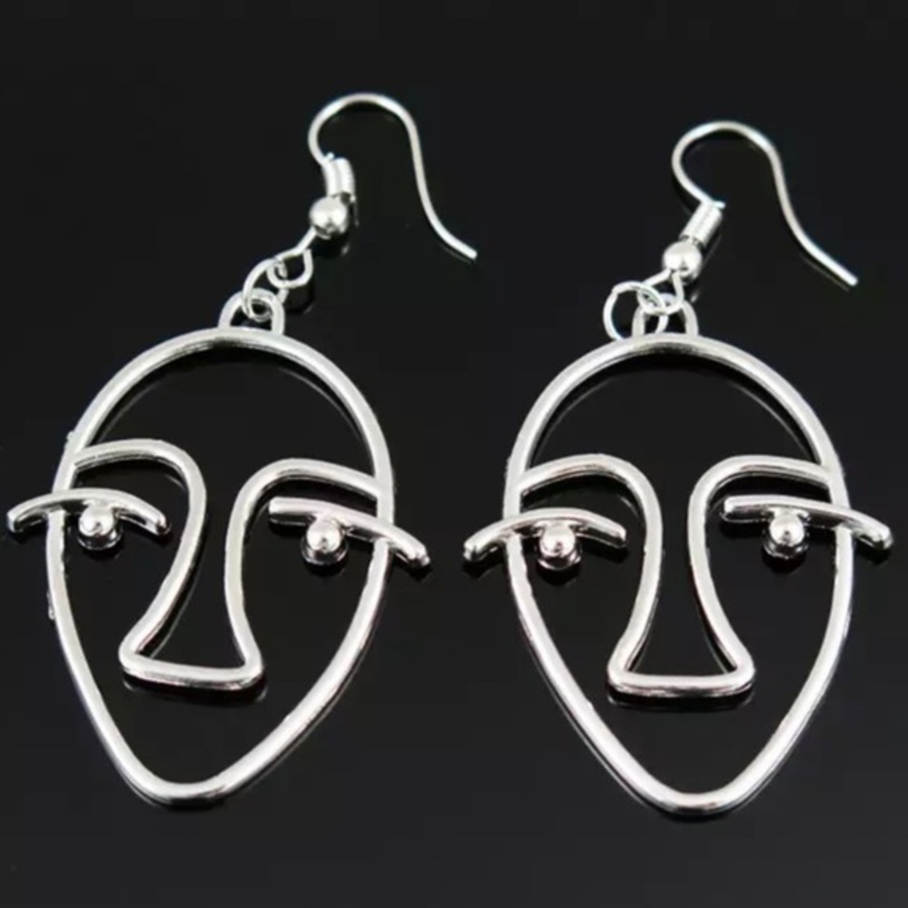 3/$30 🤍 Abstract Face Earrings